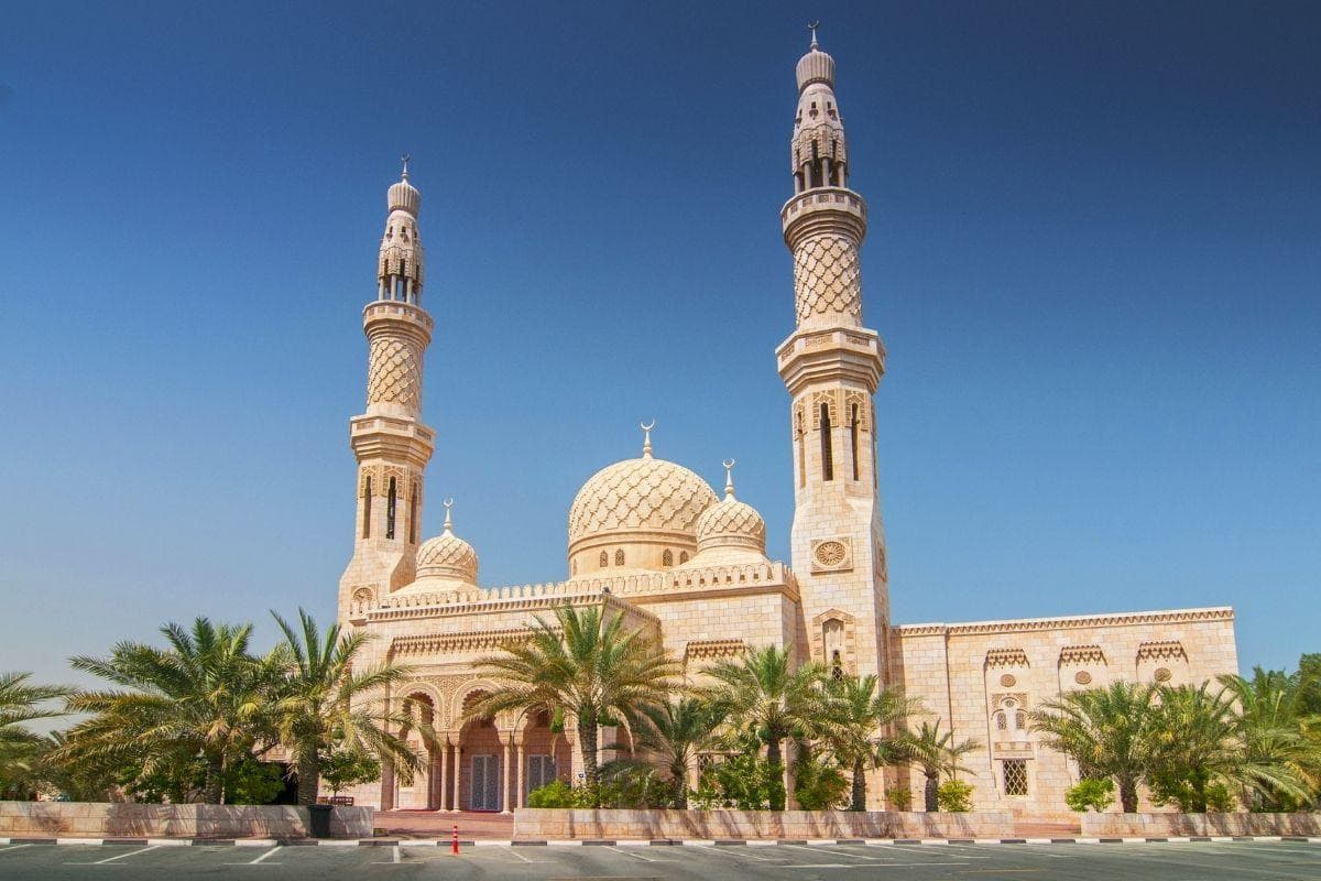 Jumeirah Mosque — places to visit in Dubai