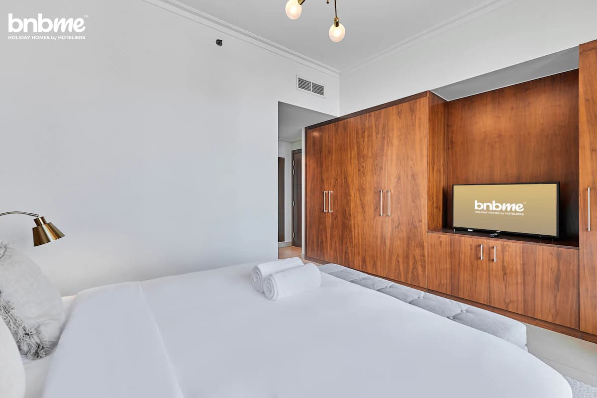 4 Bedroom Furnished Apartment with Burj Khalifa View | Burj Vista — photo 7