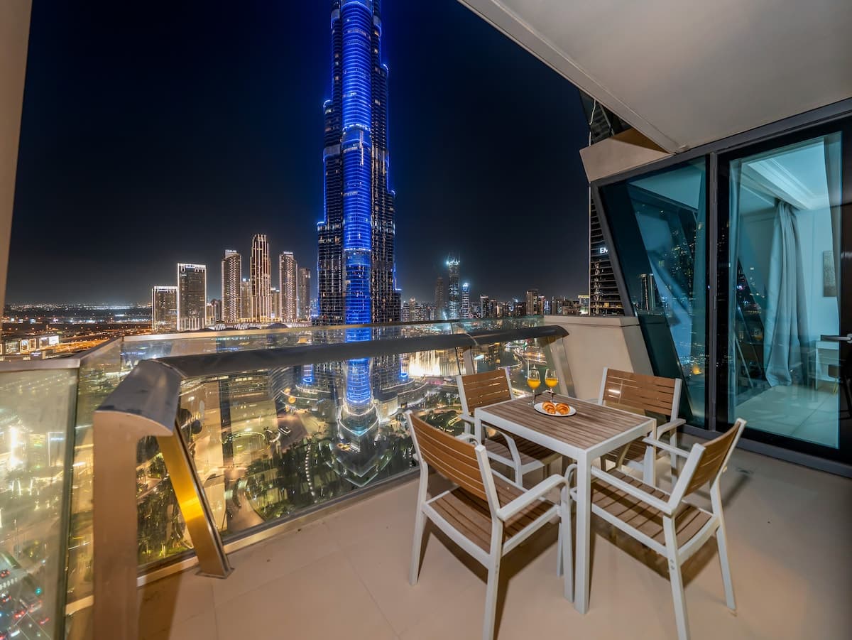 2 Bedroom Furnished Apartment with Burj Khalifa View | 30th Floor, Burj Vista — Dubai, AE