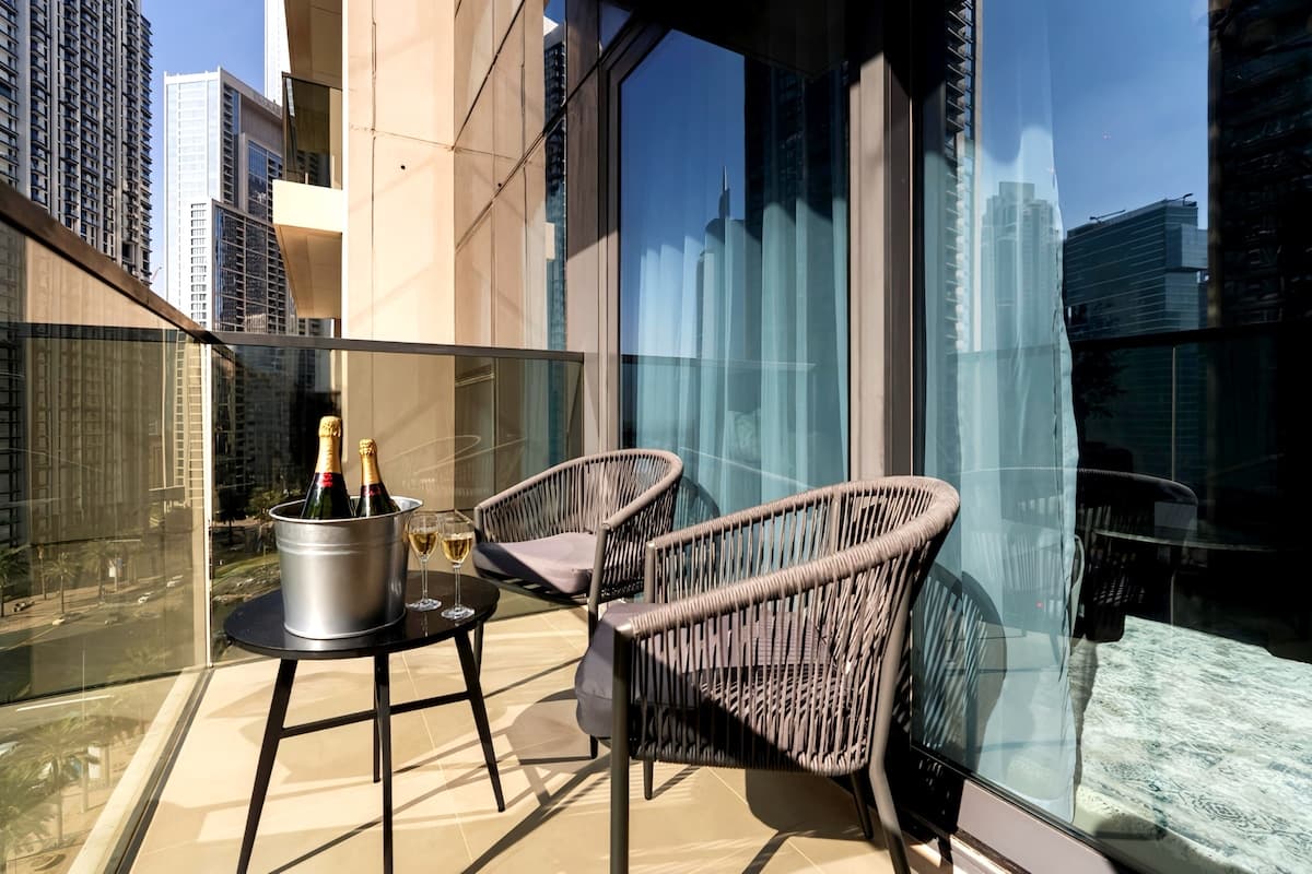 1 Bedroom Furnished Apartment | Act One / Act Two — photo 3