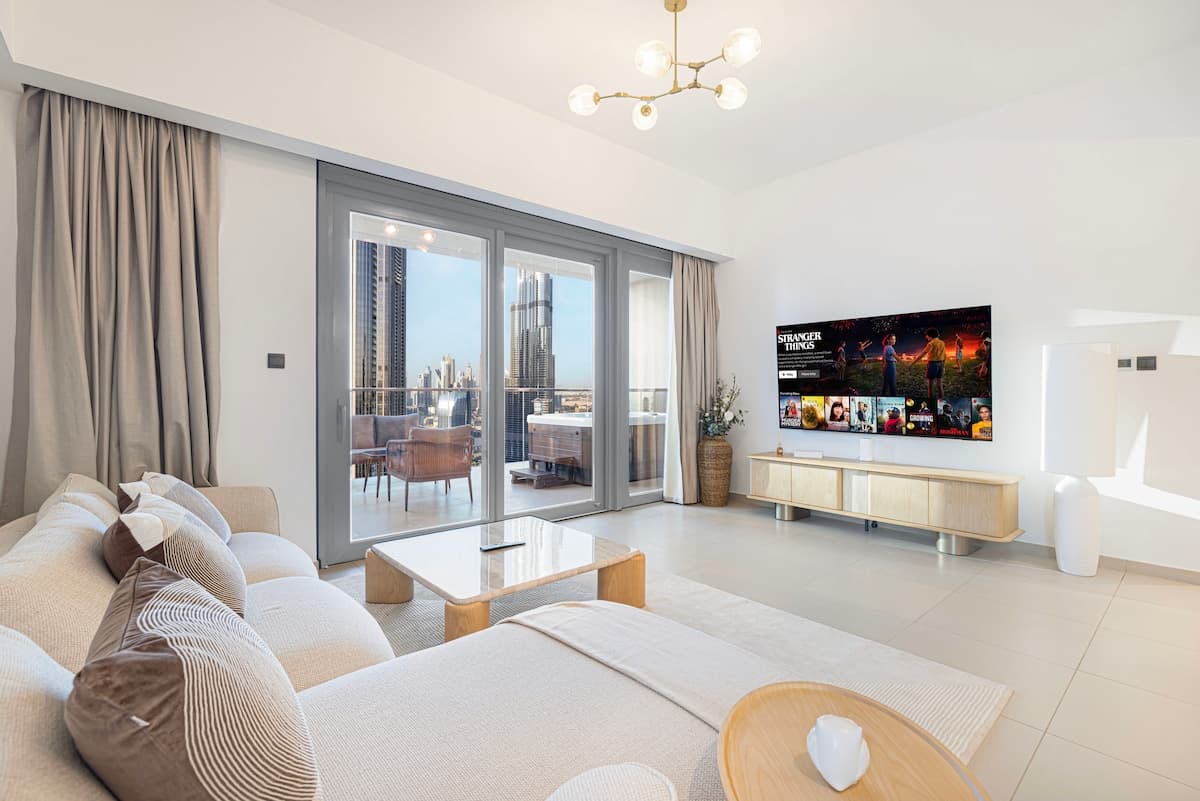 3 Bedroom Furnished Apartment | Act One / Act Two — photo 2