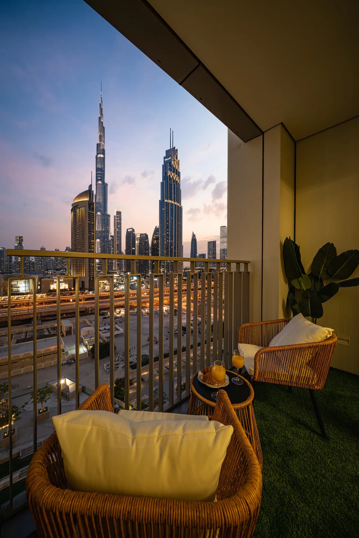 2.5-Bath, 2-Bedroom Apartment for 8 – Downtown Views II — photo 7