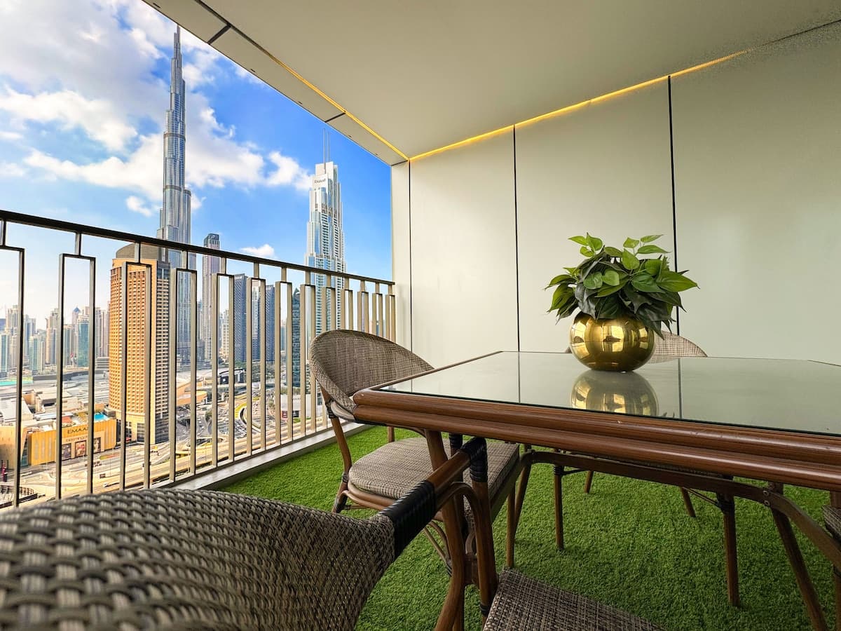 3 Bedroom Furnished Apartment | Downtown Views II — photo 2