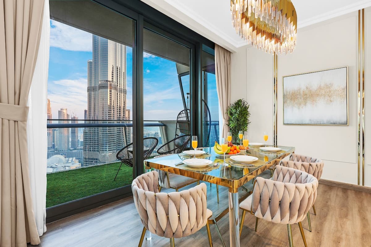 Fountain-View 3-Bedroom Apartment, Sleeps 11 | Burj Vista — photo 2