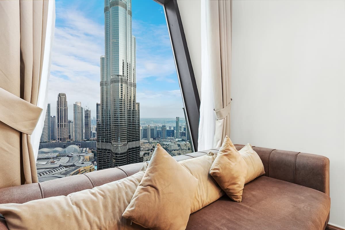 Fountain-View 3-Bedroom Apartment, Sleeps 11 | Burj Vista — photo 7