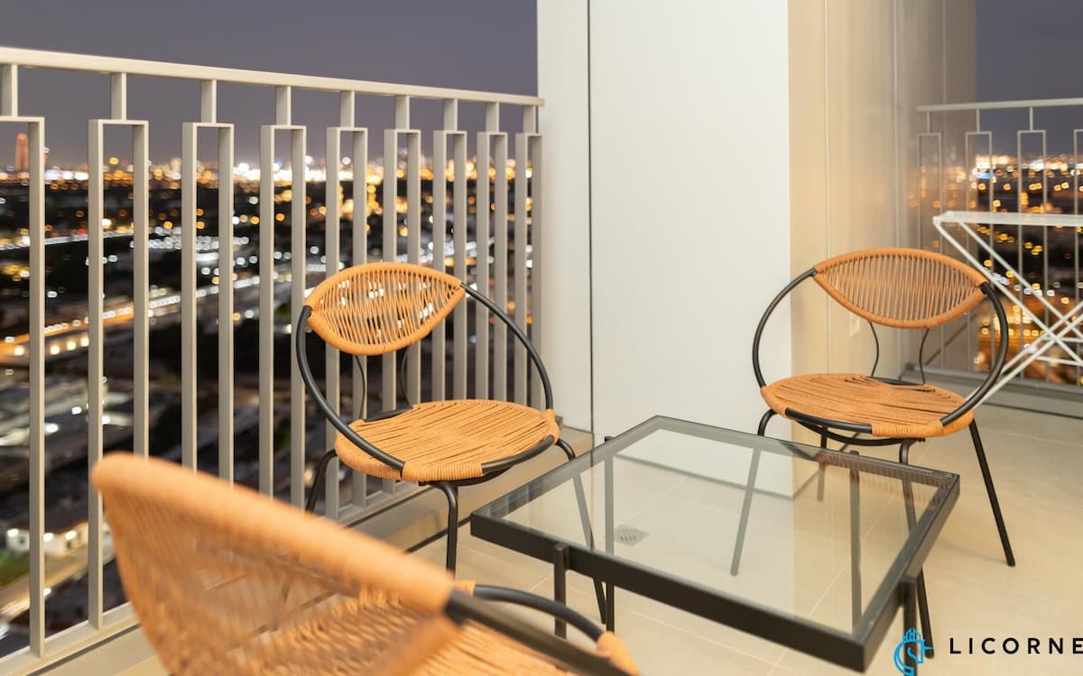 2-Bedroom Apartment, City Skyline View | Downtown Views II — photo 6