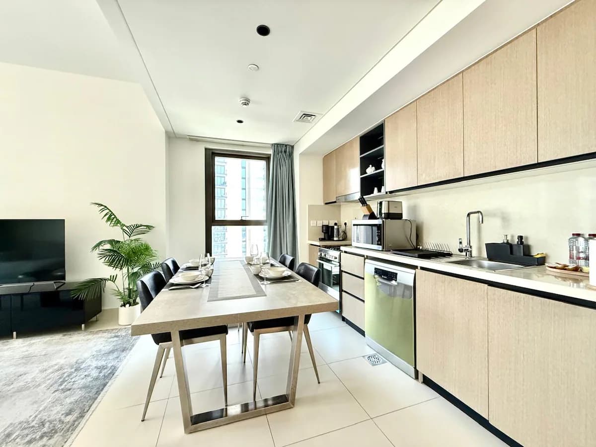 2 Bedroom Furnished Apartment with Skyline View | Burj Crown — photo 2