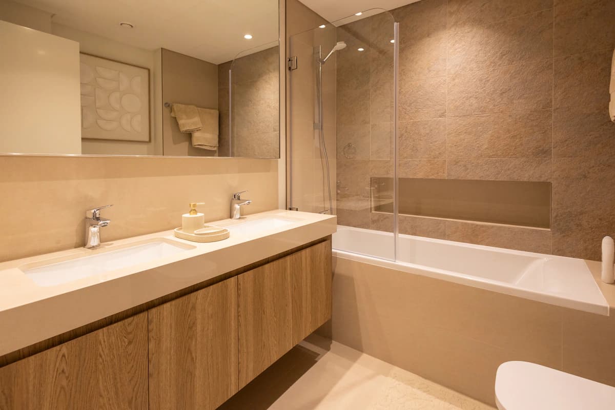 2 Bedroom Furnished Apartment, Sleeps 4 | Downtown Views II — photo 8
