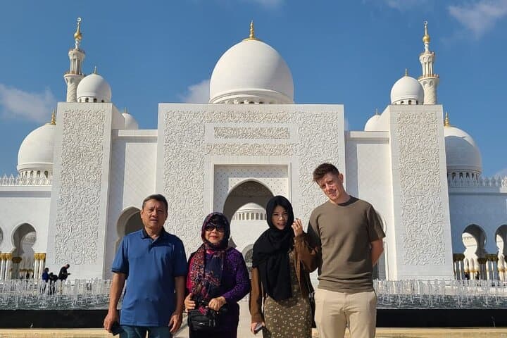 Abu Dhabi layover transit tour with private transfer